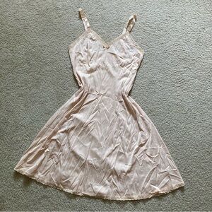 SEARS baby pink slip dress with lace detailing - the doesn’t slip VINTAGE